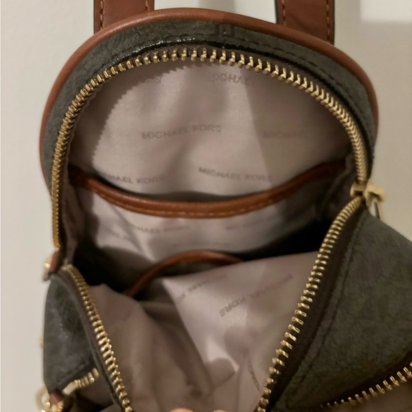 Michael Kors Rhea Zip small backpack brown gold - Picture 5 of 8